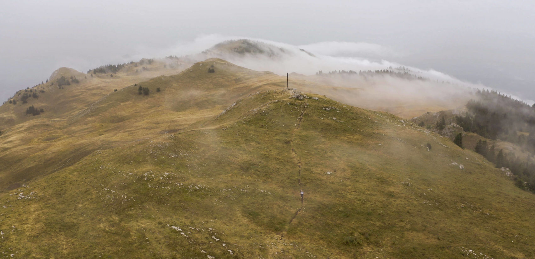 vue panoramique en drone du cret de la goutte