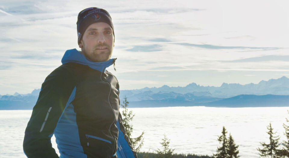 Simon Desthieux pose devant la caméra