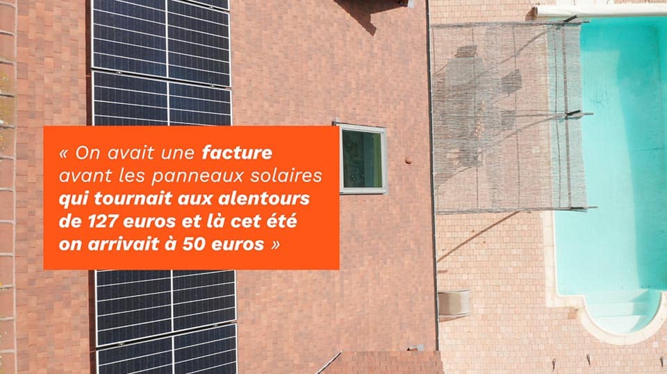 une piscine, une toiture, une terrasse des panneaux solaires